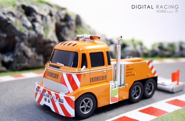 Carrera Digital 132 Track Cleaning Truck