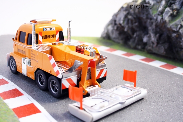 Carrera Digital 132 Track Cleaning Truck