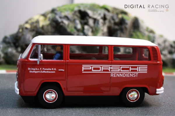 Carrera Digital 132 VW Bus T2b Porsche Renndienst