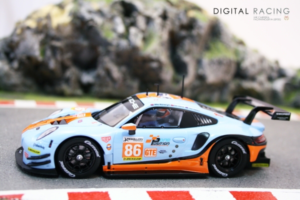 Carrera Digital 132 Porsche 911 RSR Gulf Racing No.86 Silverstone 2018