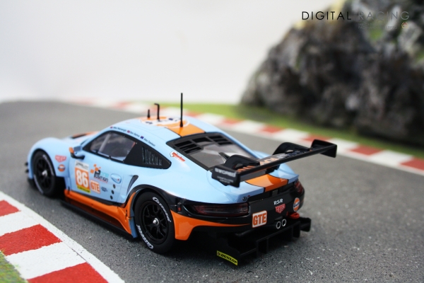 Carrera Digital 132 Porsche 911 RSR Gulf Racing No.86 Silverstone 2018